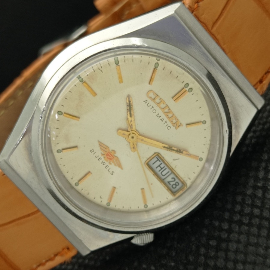 Vintage 1987 Citizen Automatic Mens Silver Watch WDaydate  Gold Accents